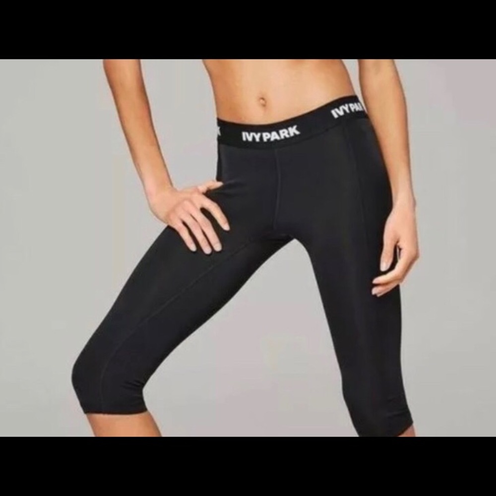 Ivy Park Women’s Cropped Athletic Tights. Med